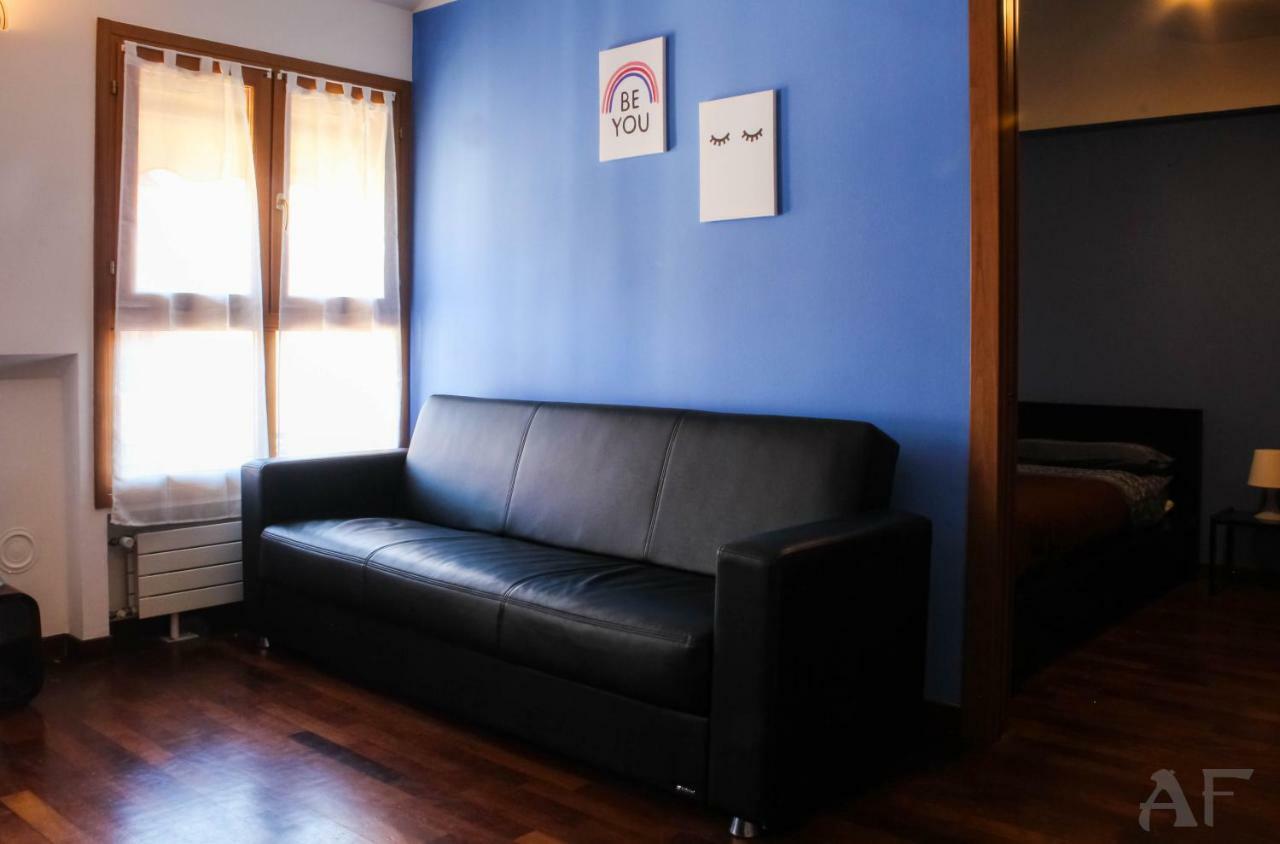 Corso San Gottardo - Darsena Flat Apartment มิลาน ภายนอก รูปภาพ